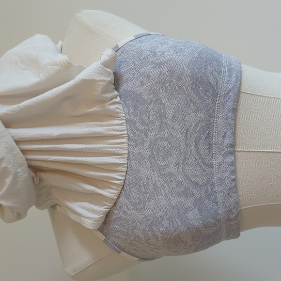 Lululemon size 6 ivory tank with gray accent - Picture 8 of 9